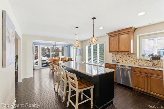 2239 Regency Hills Drive, Shelby Twp, MI 48316