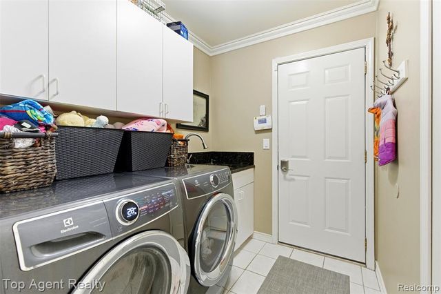 2239 Regency Hills Drive, Shelby Twp, MI 48316