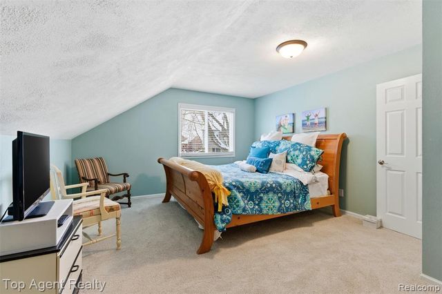 2239 Regency Hills Drive, Shelby Twp, MI 48316