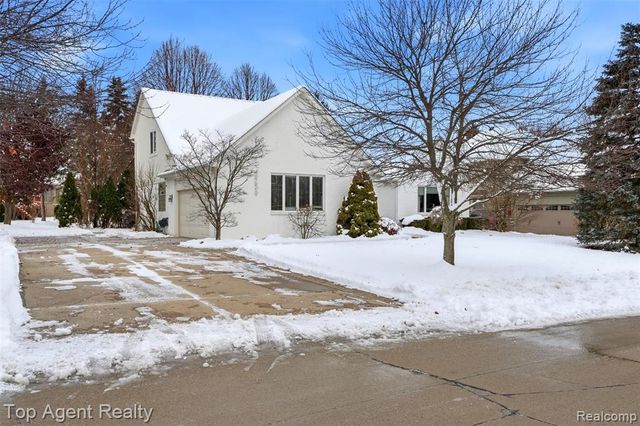 2239 Regency Hills Drive, Shelby Twp, MI 48316