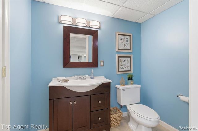 2239 Regency Hills Drive, Shelby Twp, MI 48316