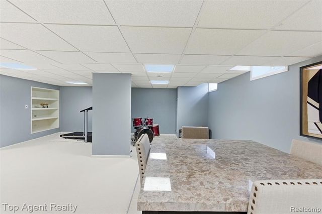 2239 Regency Hills Drive, Shelby Twp, MI 48316