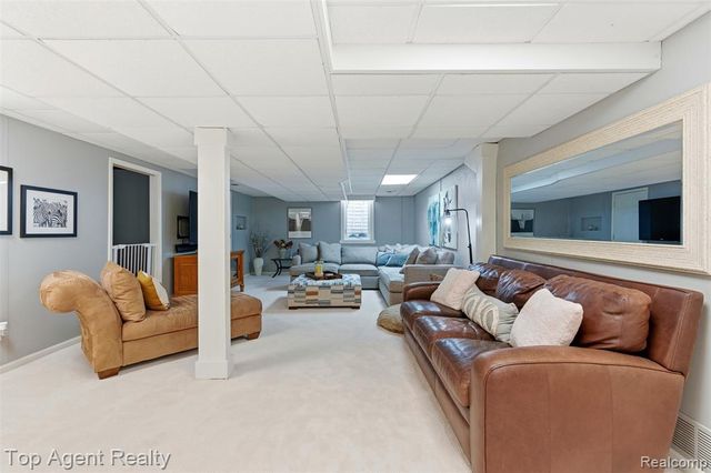 2239 Regency Hills Drive, Shelby Twp, MI 48316