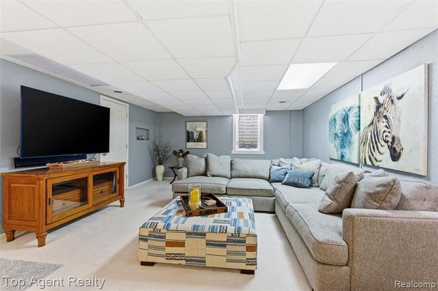 2239 Regency Hills Drive, Shelby Twp, MI 48316