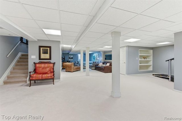 2239 Regency Hills Drive, Shelby Twp, MI 48316