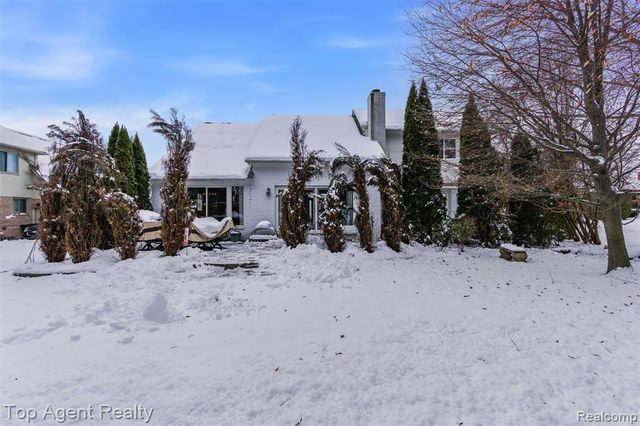 2239 Regency Hills Drive, Shelby Twp, MI 48316