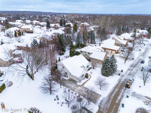 2239 Regency Hills Drive, Shelby Twp, MI 48316