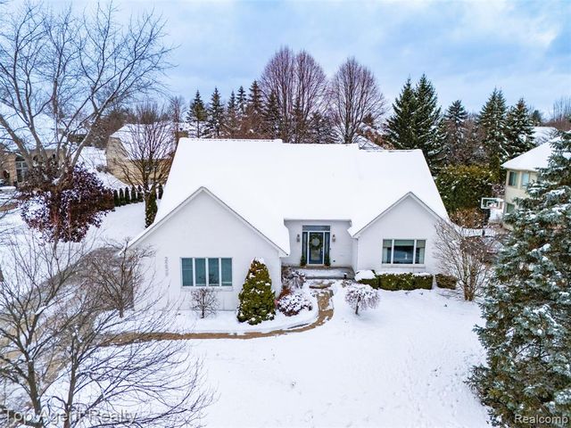 2239 Regency Hills Drive, Shelby Twp, MI 48316