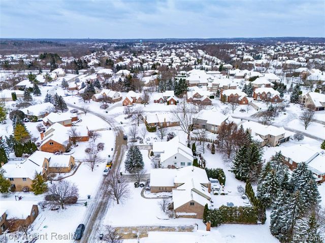 2239 Regency Hills Drive, Shelby Twp, MI 48316