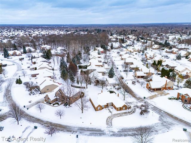 2239 Regency Hills Drive, Shelby Twp, MI 48316