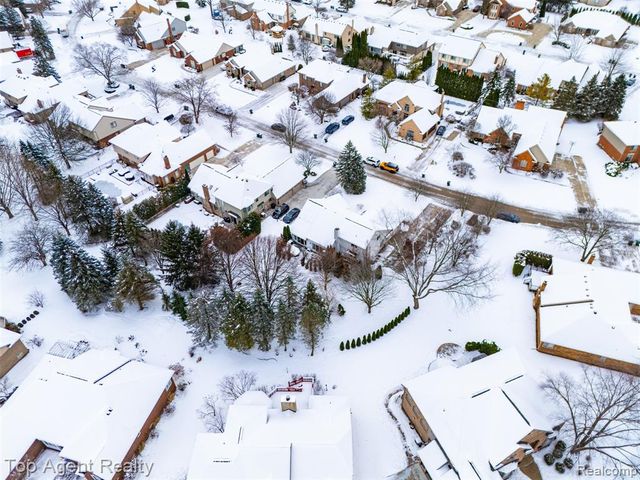 2239 Regency Hills Drive, Shelby Twp, MI 48316