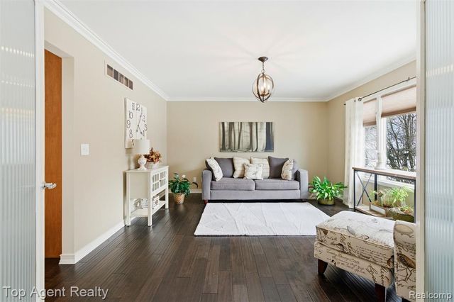 2239 Regency Hills Drive, Shelby Twp, MI 48316