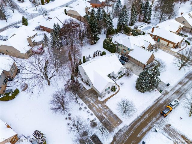 2239 Regency Hills Drive, Shelby Twp, MI 48316