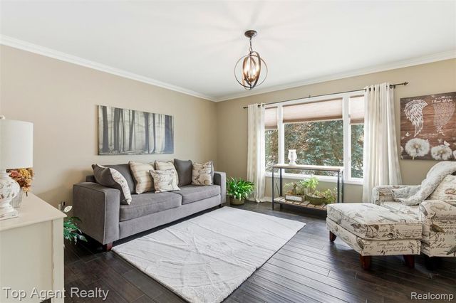 2239 Regency Hills Drive, Shelby Twp, MI 48316