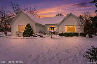2239 Regency Hills Drive, Shelby Twp, MI 48316