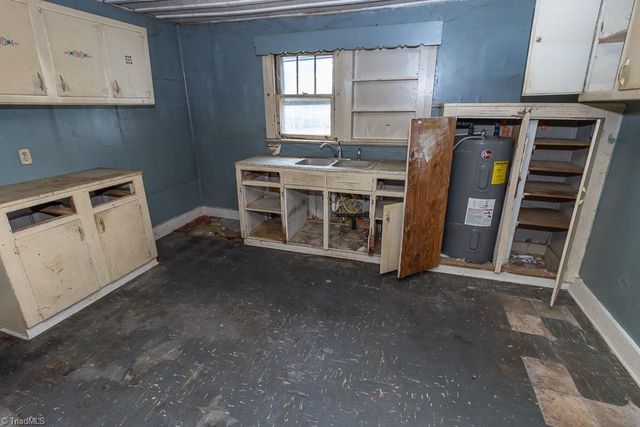 1757 Jewel Road, Danbury, NC 27016