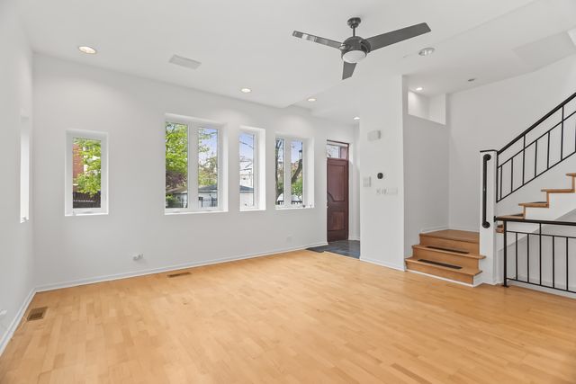 1207 E 44th Place, Chicago, IL 60653