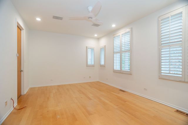 1207 E 44th Place, Chicago, IL 60653