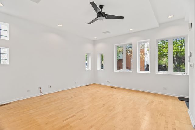 1207 E 44th Place, Chicago, IL 60653
