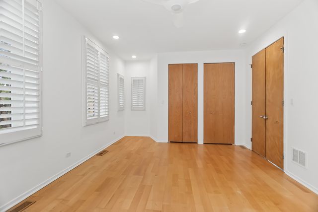 1207 E 44th Place, Chicago, IL 60653
