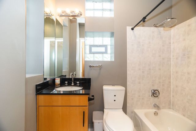 1207 E 44th Place, Chicago, IL 60653