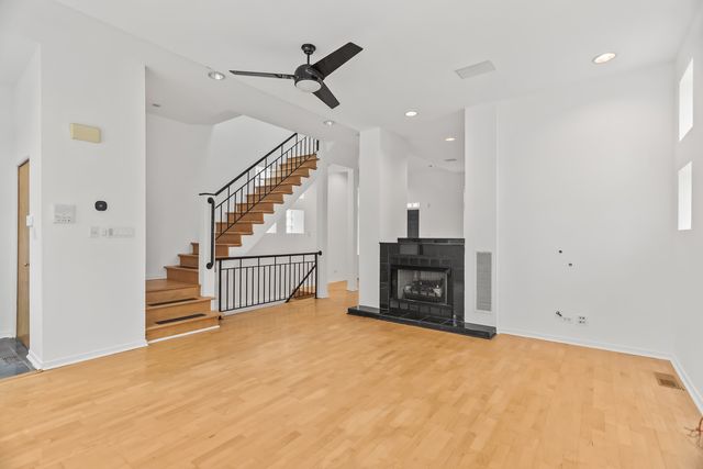 1207 E 44th Place, Chicago, IL 60653