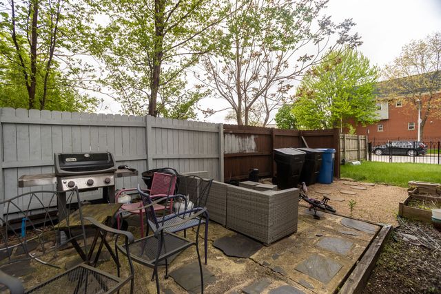 1207 E 44th Place, Chicago, IL 60653