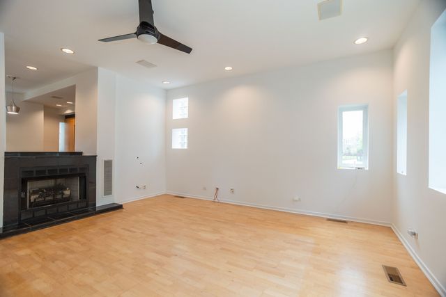 1207 E 44th Place, Chicago, IL 60653