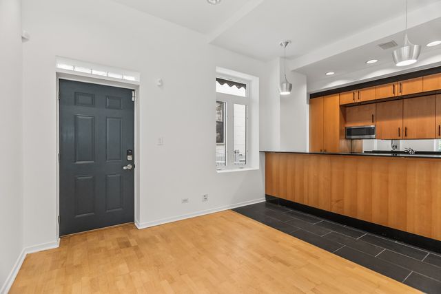 1207 E 44th Place, Chicago, IL 60653