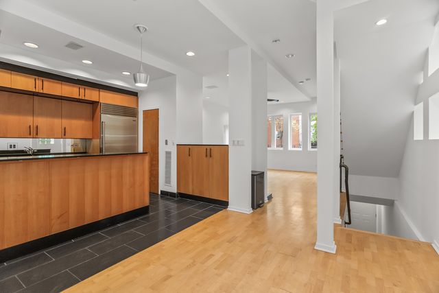 1207 E 44th Place, Chicago, IL 60653