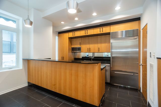 1207 E 44th Place, Chicago, IL 60653