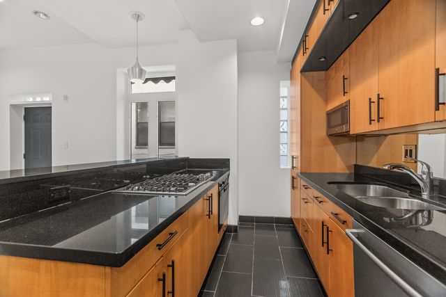 1207 E 44th Place, Chicago, IL 60653