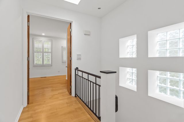 1207 E 44th Place, Chicago, IL 60653