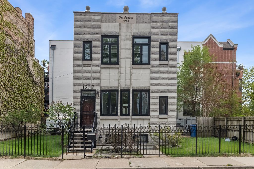1207 E 44th Place, Chicago, IL 60653