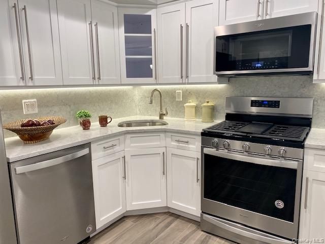 115 Westwood Drive 137, Westbury, NY 11590