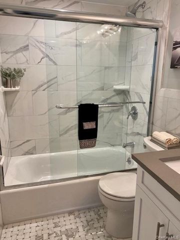 115 Westwood Drive 137, Westbury, NY 11590