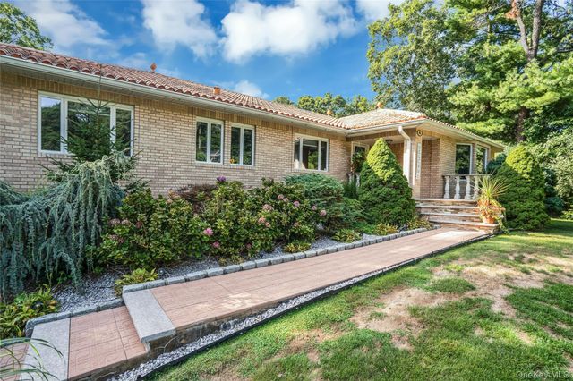 96 McCulloch Drive, Dix Hills, NY 11746