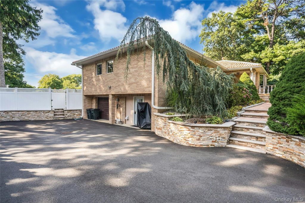 96 McCulloch Drive, Dix Hills, NY 11746 — photo 4