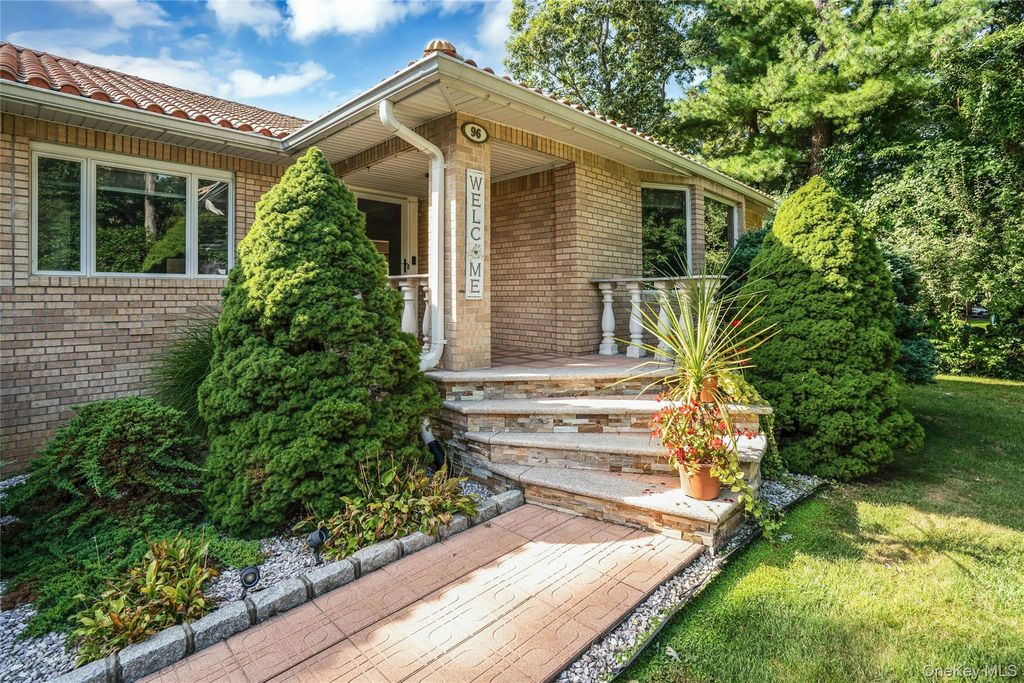 96 McCulloch Drive, Dix Hills, NY 11746 — photo 5