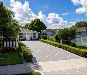 28 NE 185th Ter, Miami Gardens, FL 33179