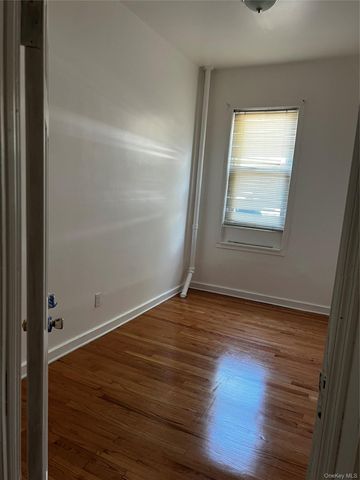 847 E 220th Street, Bronx, NY 10467