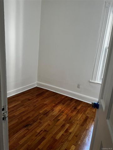 847 E 220th Street, Bronx, NY 10467