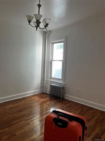 847 E 220th Street, Bronx, NY 10467