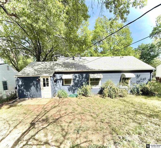 3045 S 42nd Street, Lincoln, NE 68506