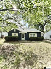3045 S 42nd Street, Lincoln, NE 68506