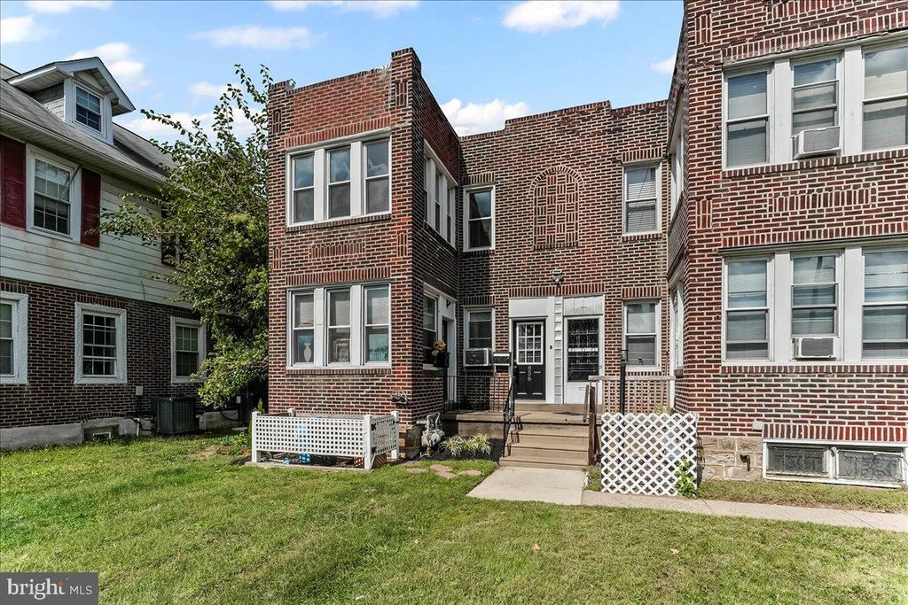 856 CHESTER PIKE, Sharon Hill, PA 19079