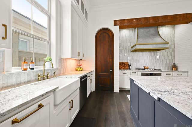 10744 Cane River Dr, Saint George, LA 70810