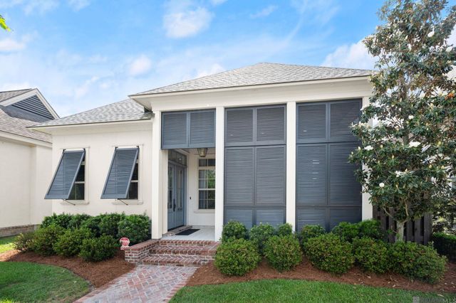 10744 Cane River Dr, Saint George, LA 70810