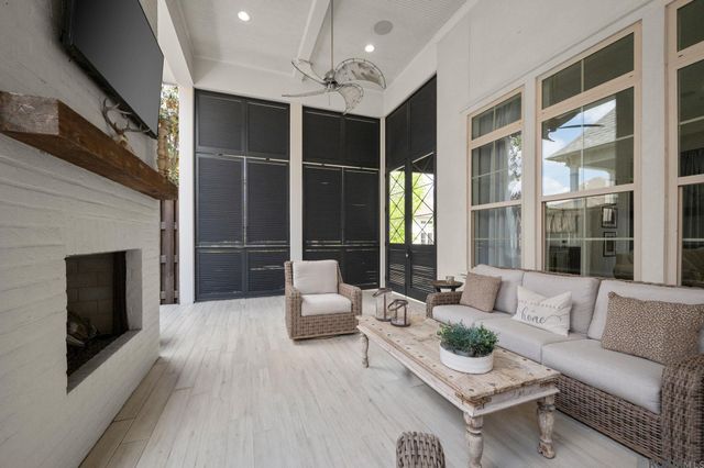 10744 Cane River Dr, Saint George, LA 70810