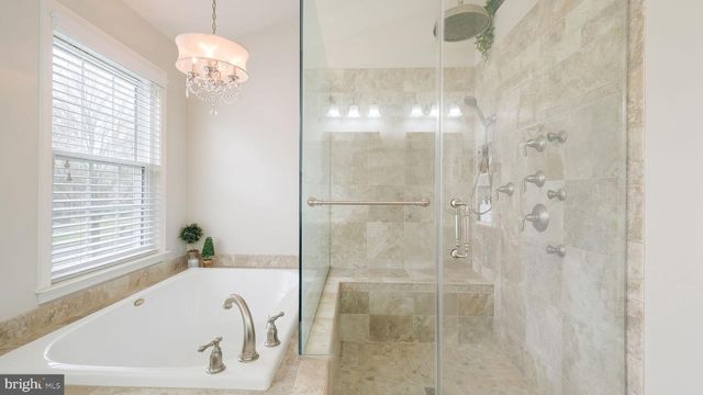 20 ENDSLOW LN, Perkasie, PA 18944